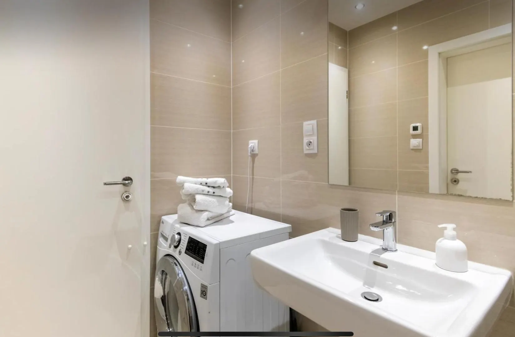 Rezidence Garden Towers - Studio S Parkovanim Prague Apartment